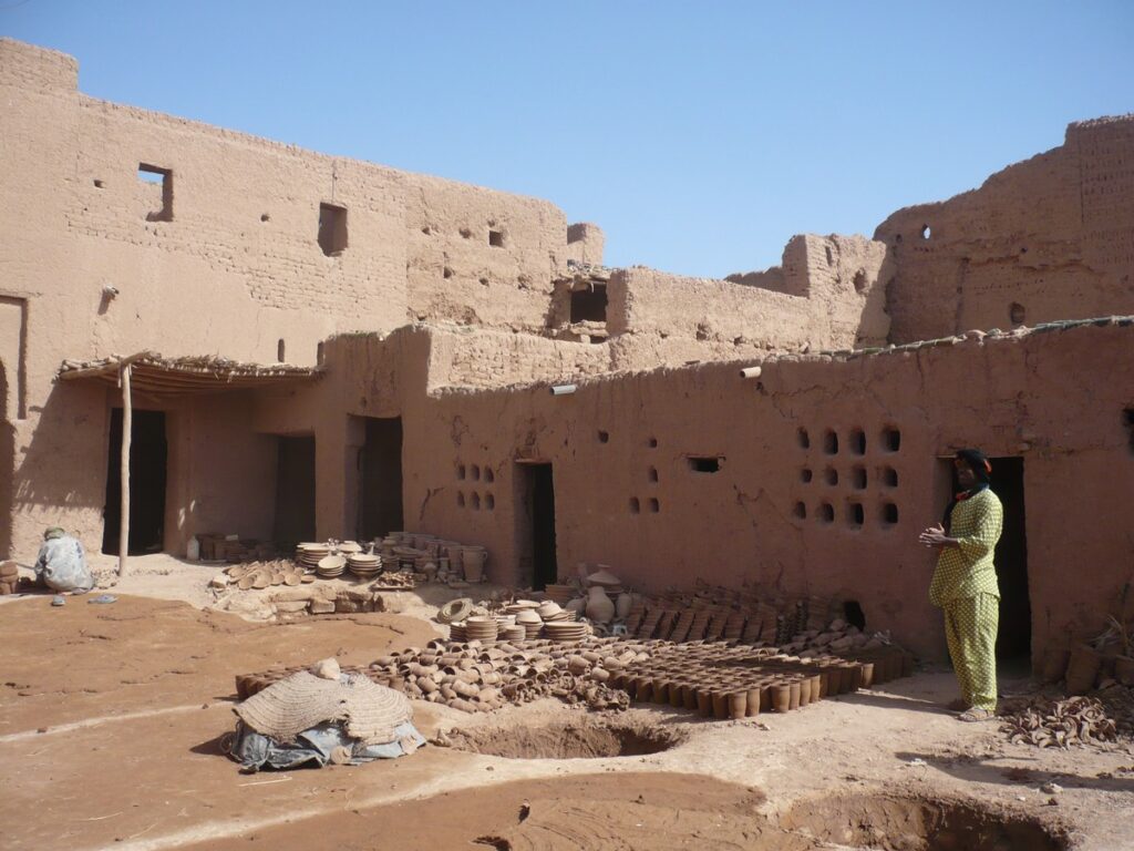 Au Sud Du Maroc L Envoutante Poterie Verte De Tamegroute DATCHA Paris